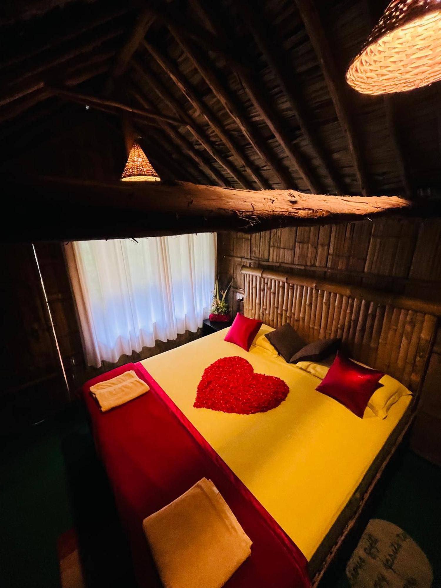 Fab - Bamboo Hut With Open Shower Munnar Bagian luar foto